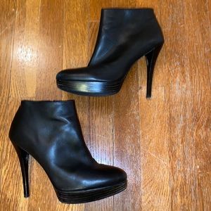 Stuart Weitzman black leather platform bootie size 8.5